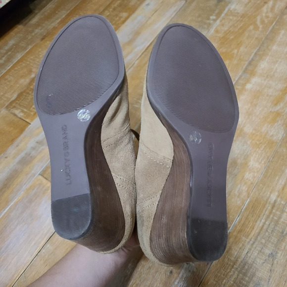 Lucky Brand Shylow Tan Suede Leather 3 inch Wedge Lace Up Ankle Booties Size 8.5 - Picture 12 of 13